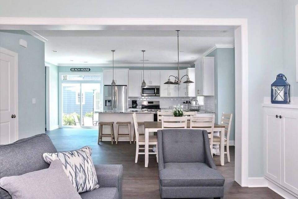 Open concept continuse to outdoor dining!