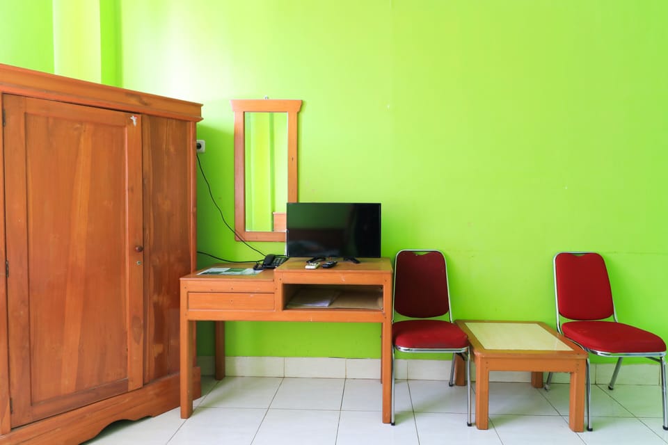 Standard Room | Television