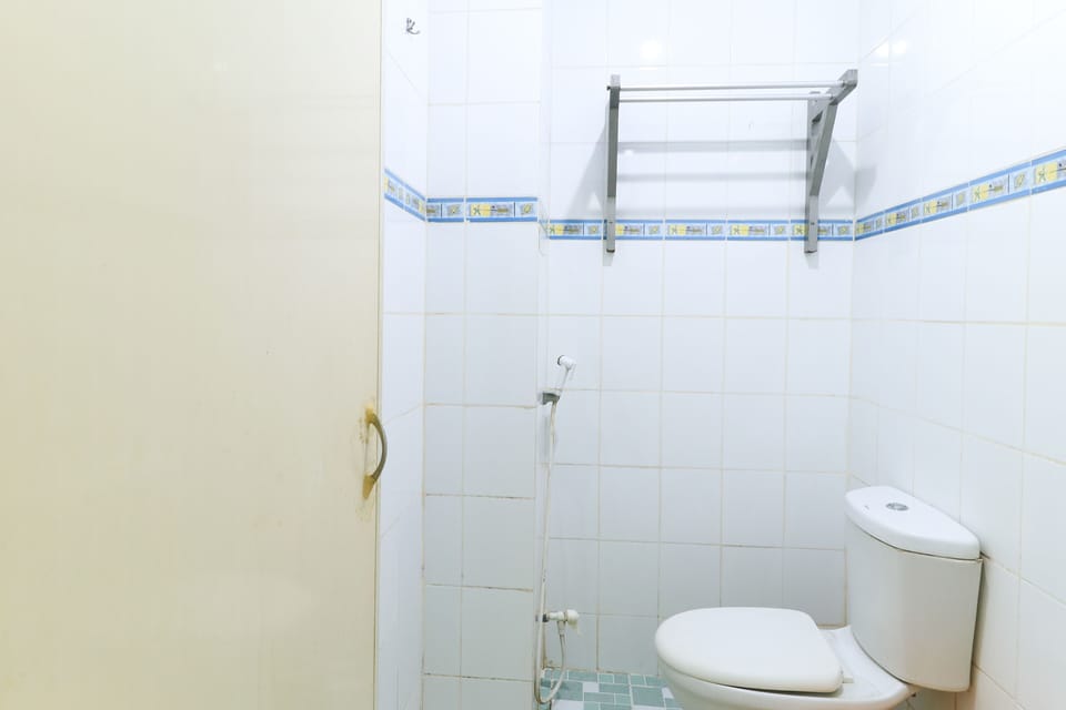 Standard Room | Bathroom | Shower, towels