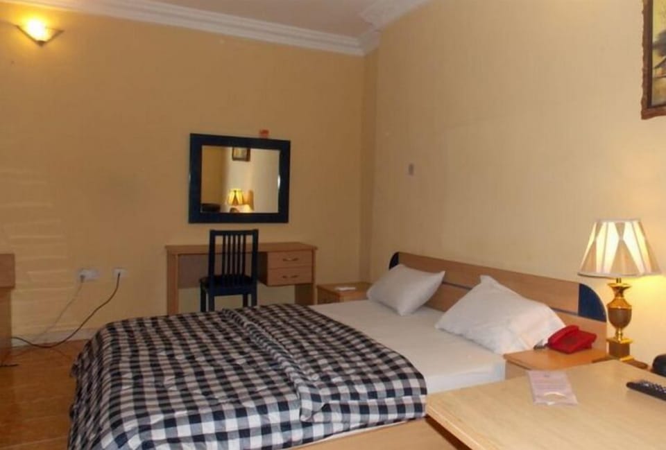 Premium Room | Minibar, individually decorated, individually furnished, desk