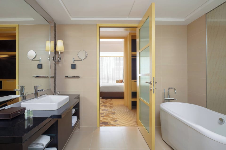 Executive Suite, 1 Bedroom | Bathroom | Shower, free toiletries, hair dryer, slippers