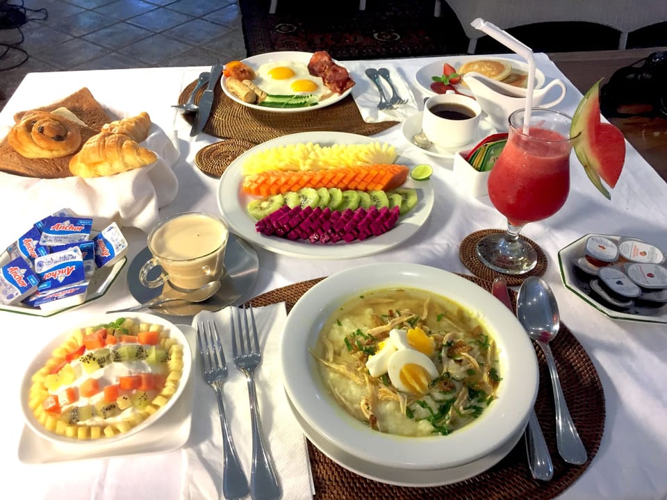 Free daily cooked-to-order breakfast
