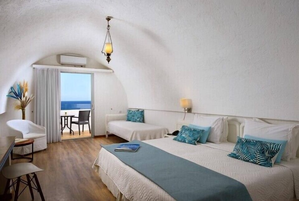 Superior Room, Sea View | Minibar, free cribs/infant beds, bed sheets