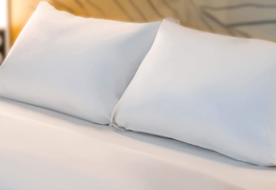 20 bedrooms, premium bedding, in-room safe, desk