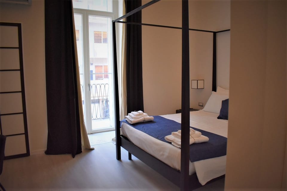 Desk, soundproofing, cribs/infant beds, free WiFi