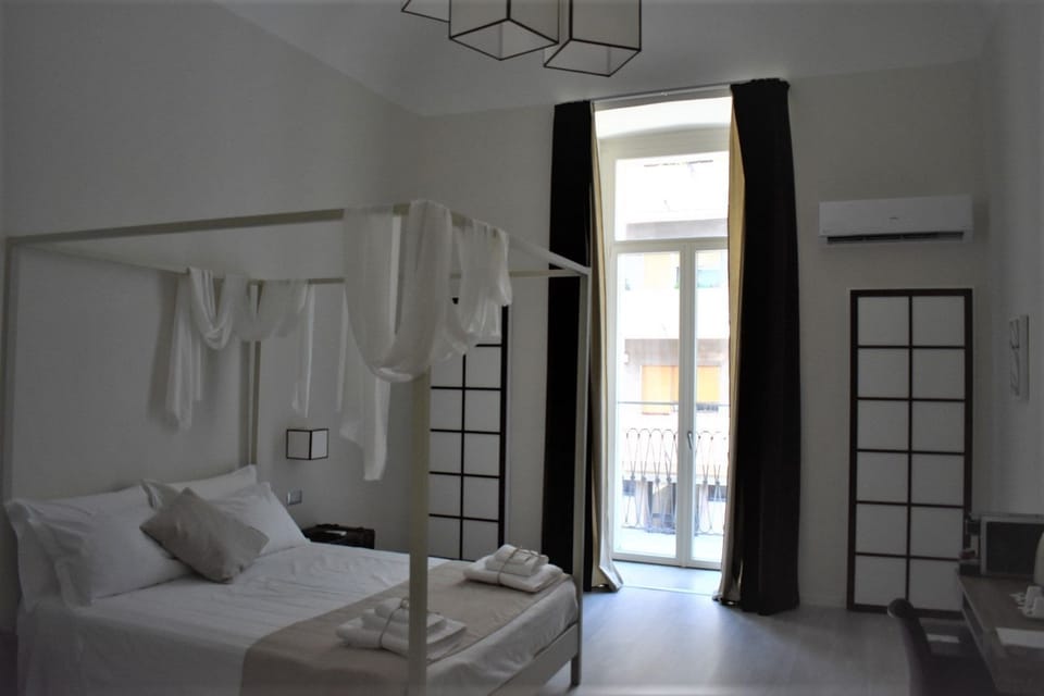 Desk, soundproofing, cribs/infant beds, free WiFi