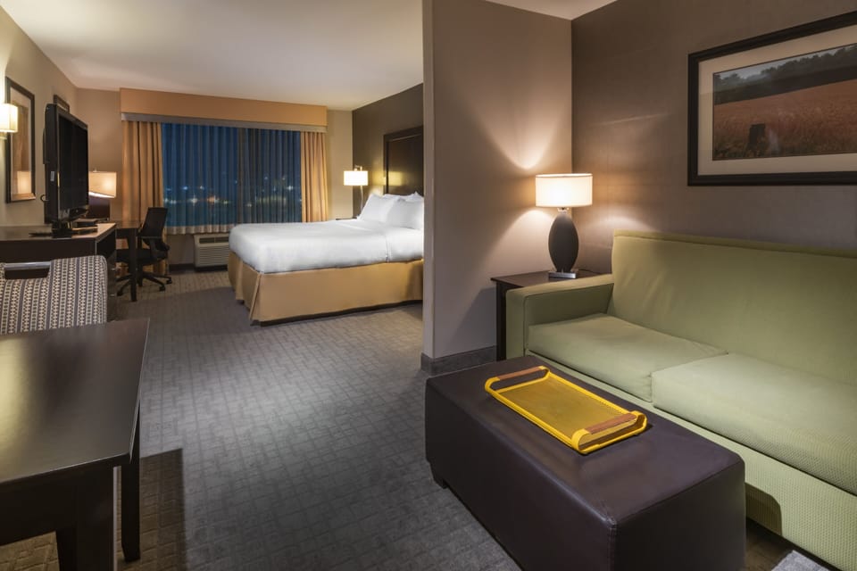 In-room safe, desk, iron/ironing board, WiFi (free)