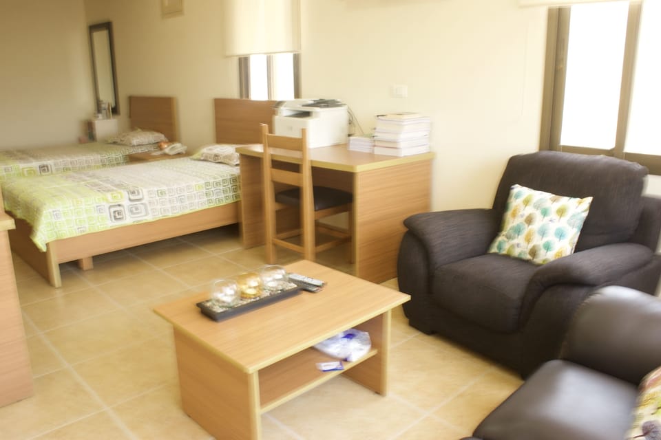 Standard Twin Room | Desk, laptop workspace, blackout drapes, WiFi (free)