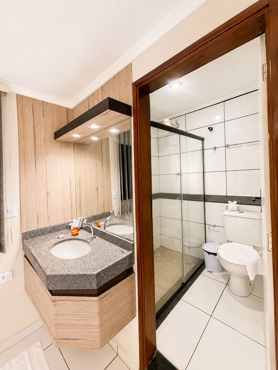 Triple Room, Multiple Beds | Bathroom | Shower, free toiletries, towels, toilet paper