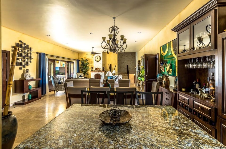 villa_finca_del_tezal_dining_table