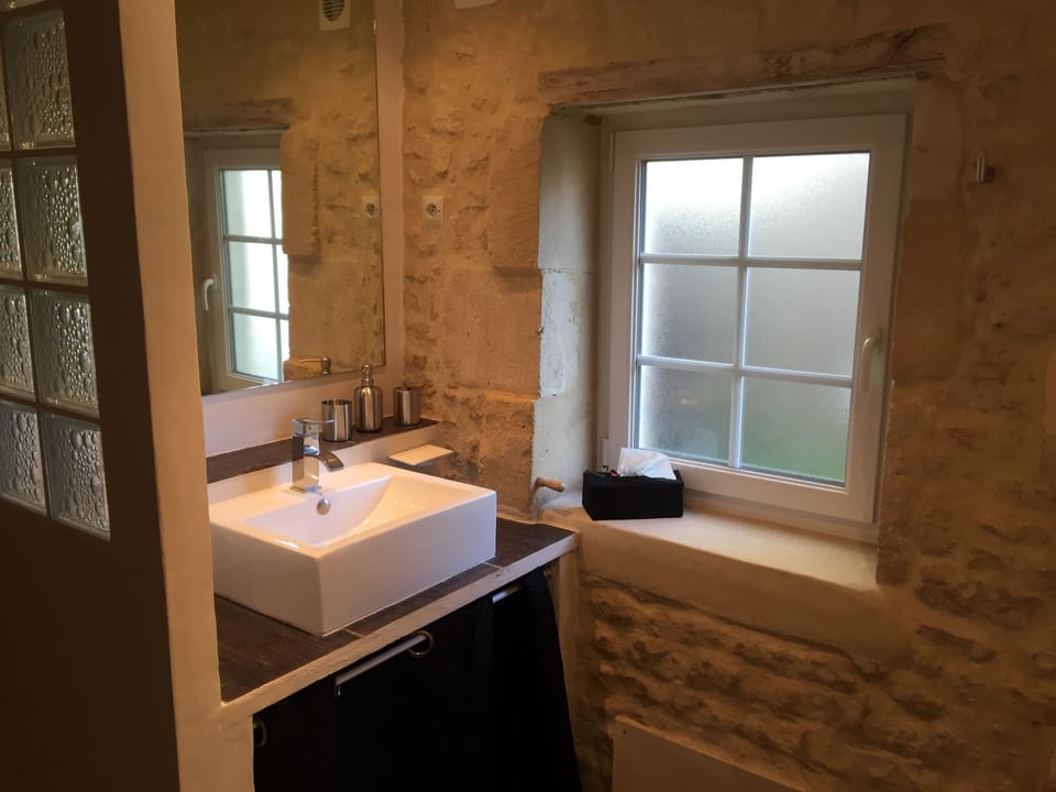 Family Room (Grande Champagne) | Bathroom sink