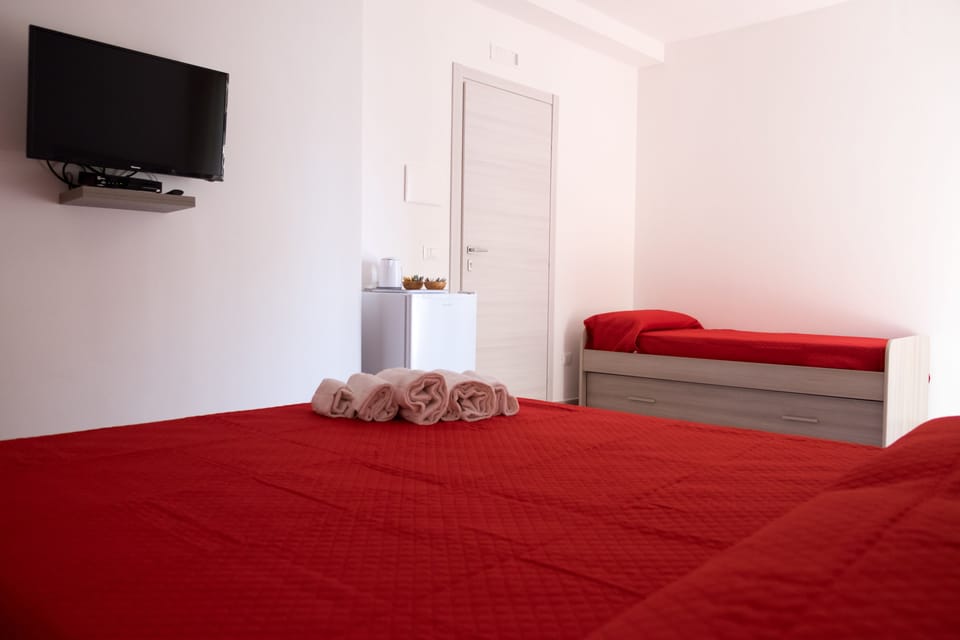 Quadruple Room | Desk, cribs (surcharge), WiFi (free), bed sheets