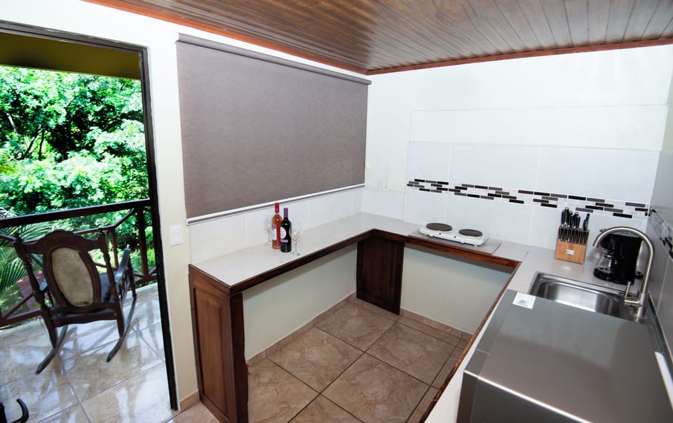 Pura Vida Cottage | Private kitchenette | Coffee/tea maker