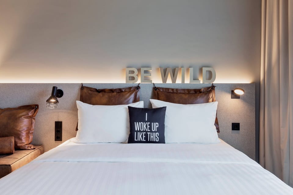 Room, 1 Queen Bed | Blackout drapes, soundproofing, free WiFi, bed sheets