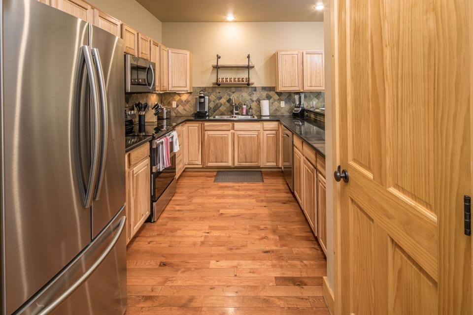 Fully equipped kitchen with brand-new appliances