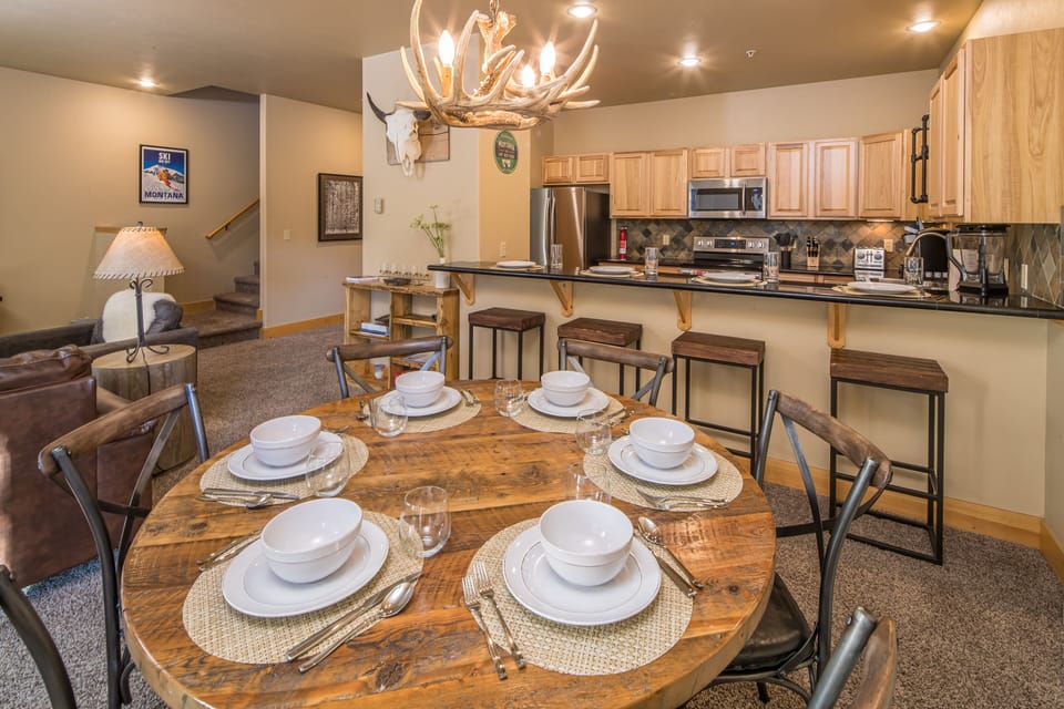 Dining area that seats up to 10