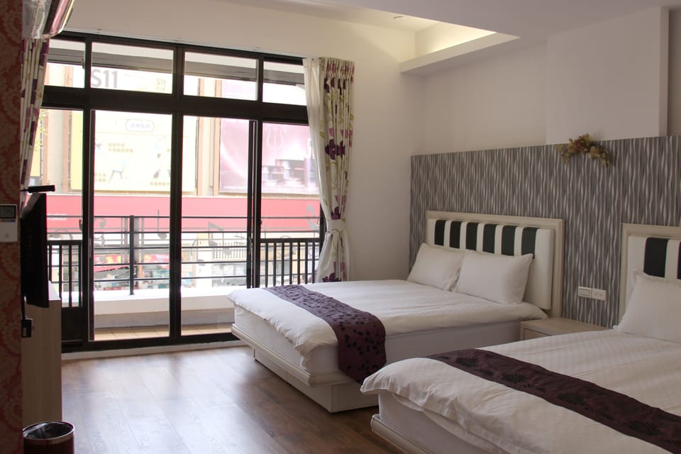 Signature Double or Twin Room | Desk, blackout drapes, soundproofing, free WiFi