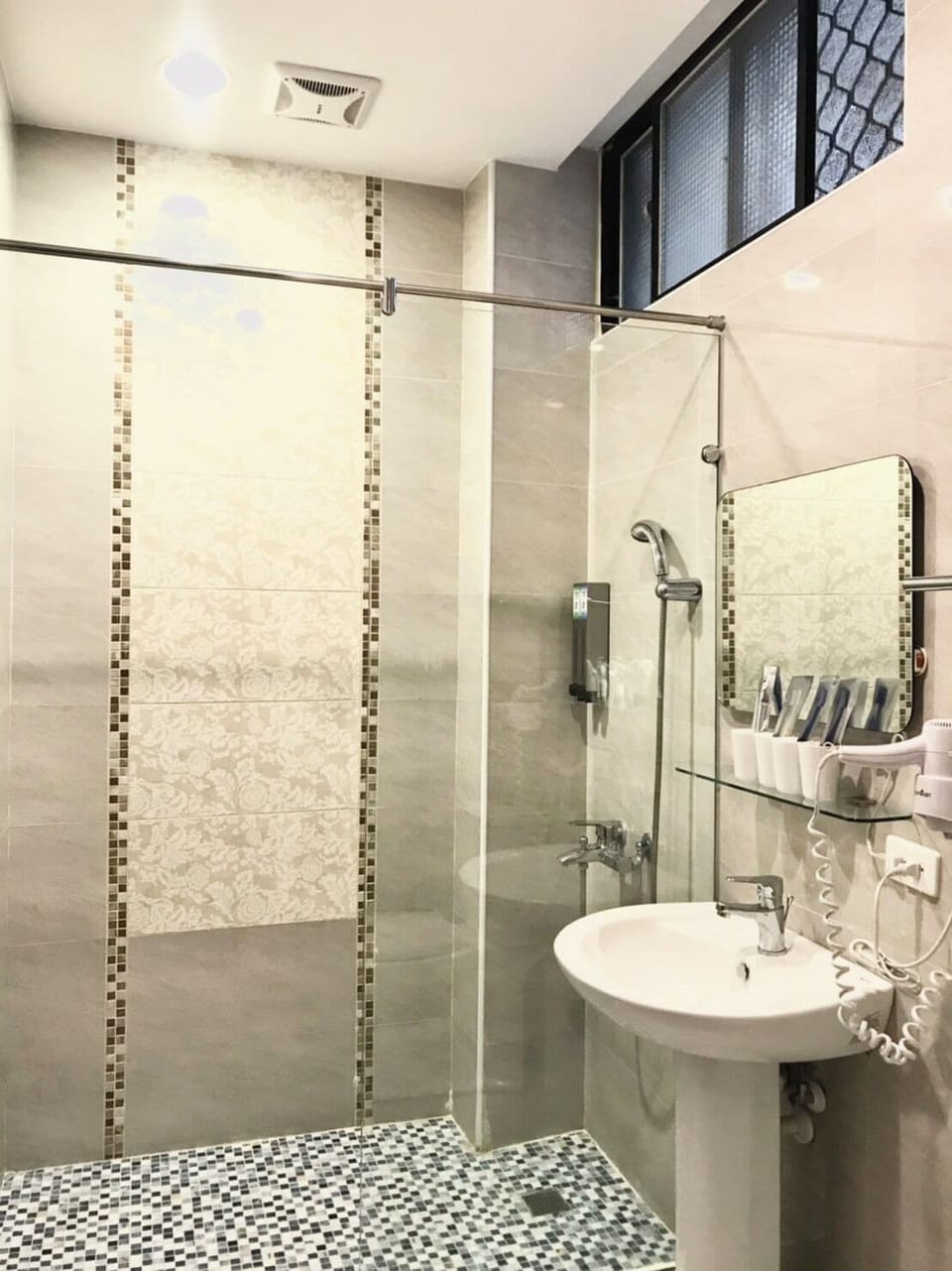 Basic Double or Twin Room | Desk, blackout drapes, soundproofing, free WiFi