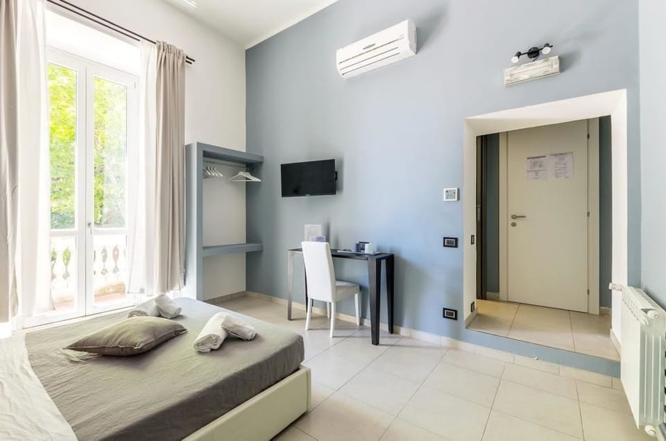 Basic Triple Room, Balcony | Desk, blackout drapes, soundproofing, WiFi (free)