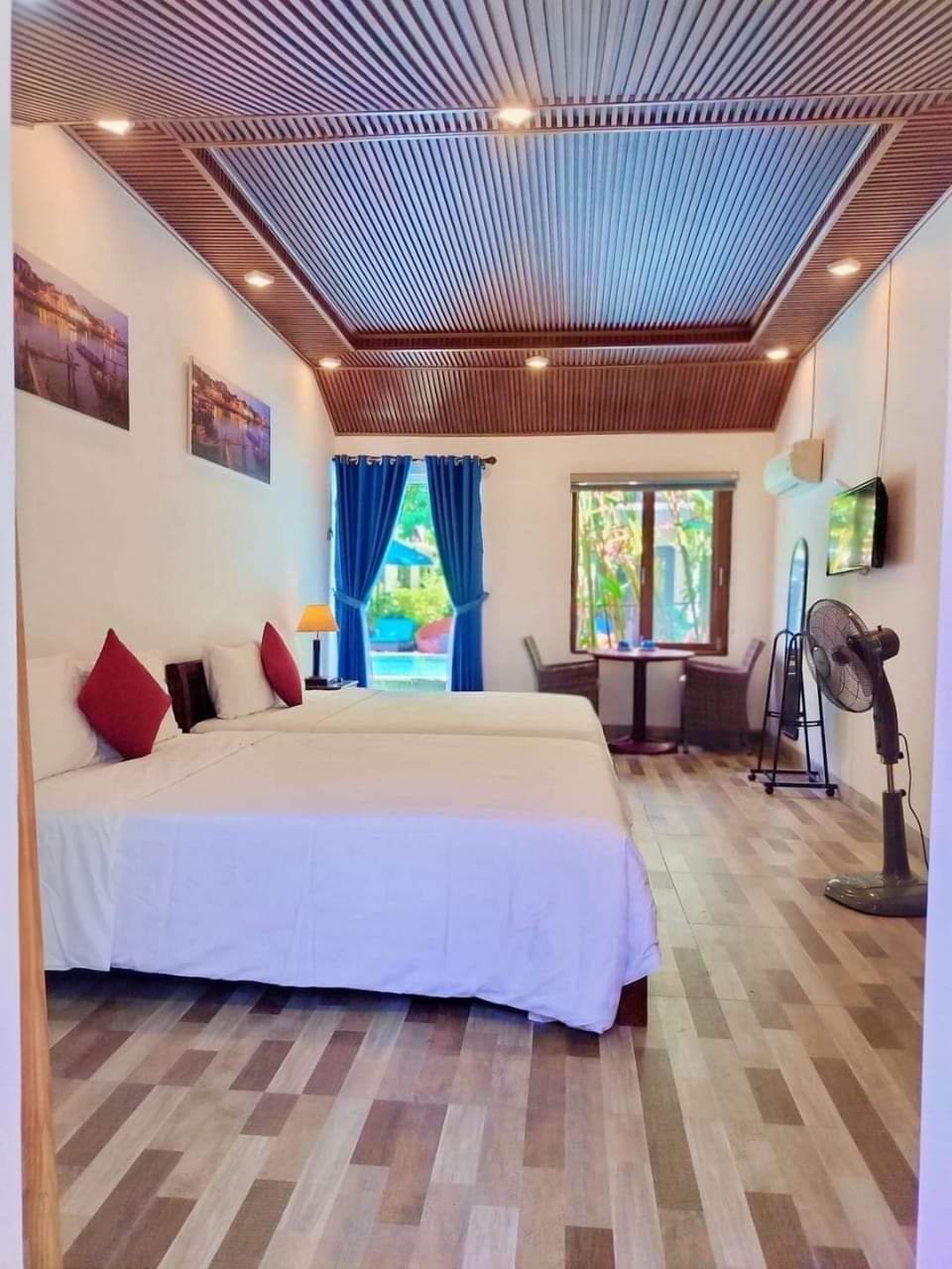 Deluxe Room, Pool View | Minibar, free WiFi