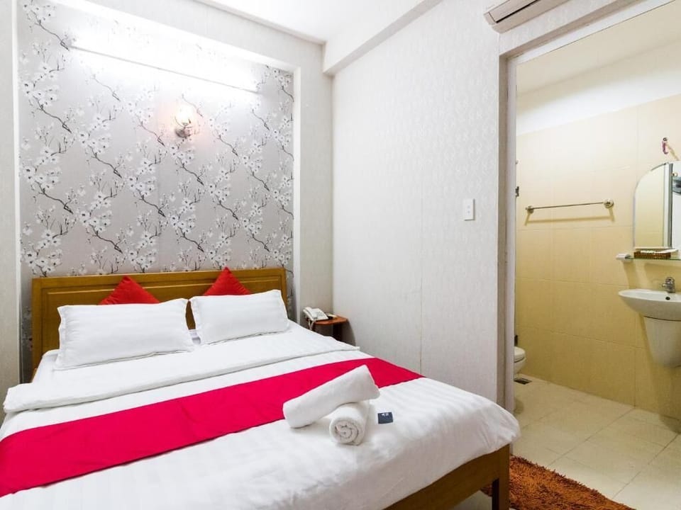 8 bedrooms, individually decorated, desk, free WiFi