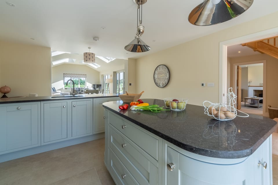 Ground floor: Beautiful fitted kitchen