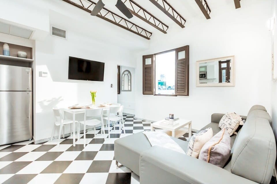 Spacious Living Area 