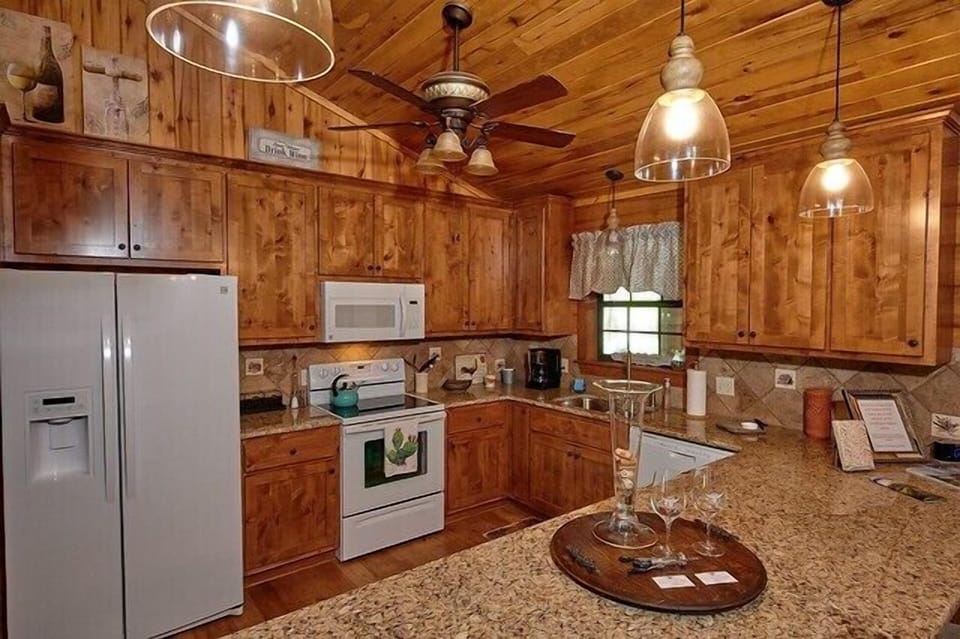 Full kitchen