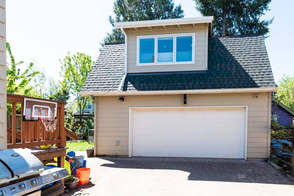Separate upstairs sun-drenched unit by day, light-blocking autoblinds for night.