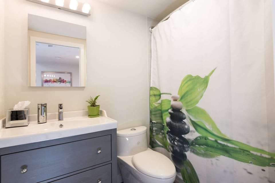 Other basics provided include make-up remover toilettes, sewing kit, first-aid..