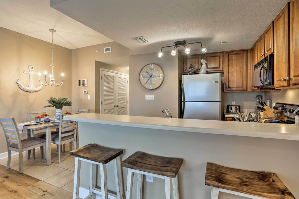 Kitchen | Breakfast Bar | Coffee Maker | Dishwasher