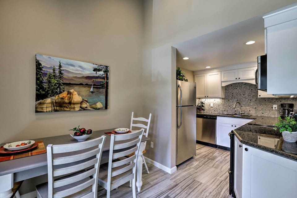Kitchen | Dining Area | Dishwasher | Coffee Maker | Free WiFi | Upper Level