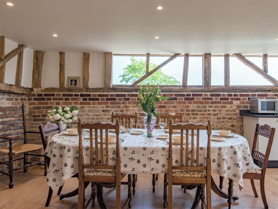Inviting dining area | Norwood Barn, Wormshill