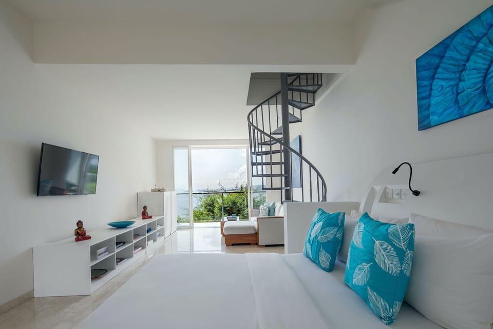 Luxury Studio Suite | Staircase