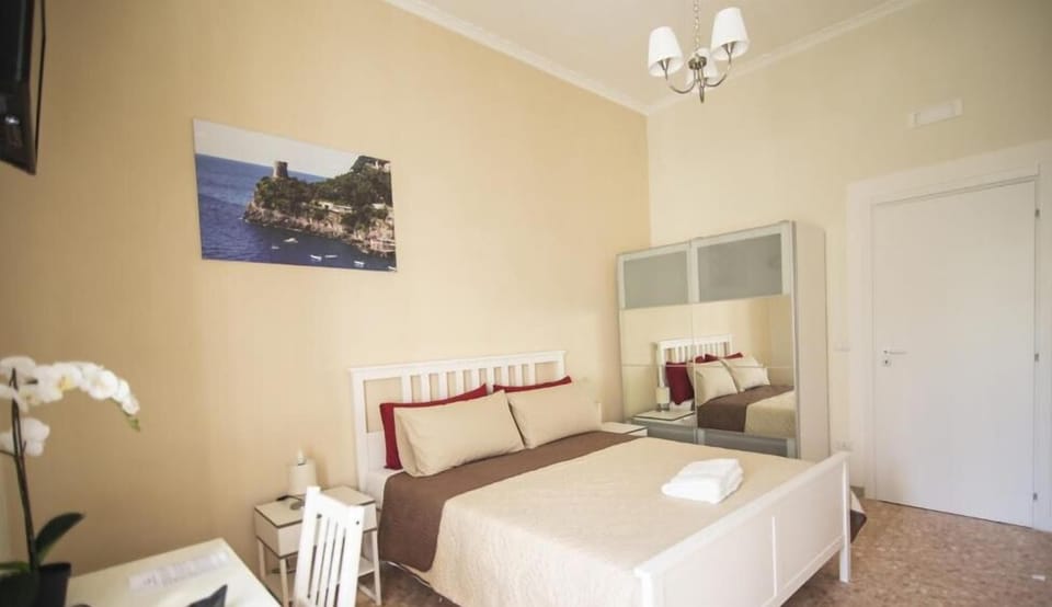 Minibar, desk, soundproofing, free WiFi