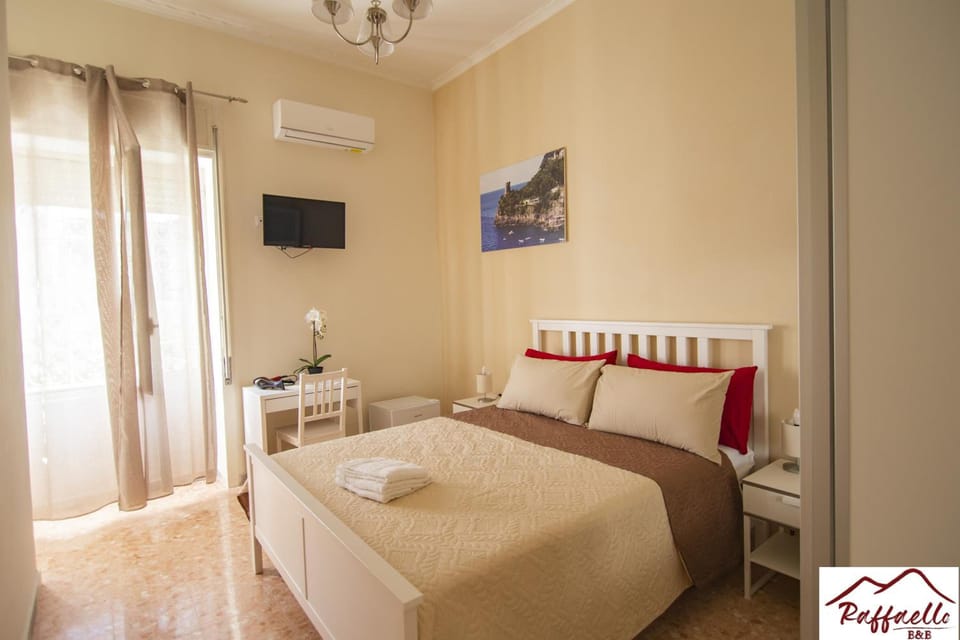 Minibar, desk, soundproofing, free WiFi