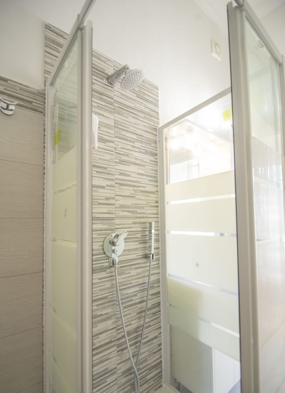 Double Room | Bathroom shower