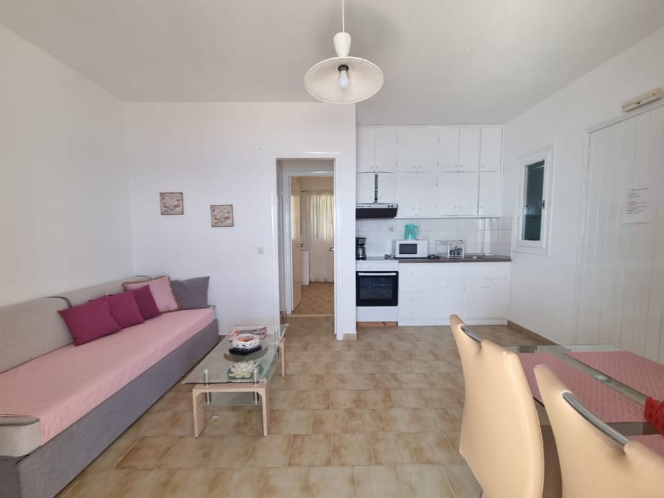 Apartment | Private kitchen | Fridge, stovetop, coffee/tea maker, cookware/dishes/utensils