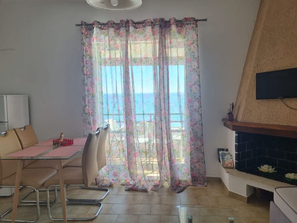 Apartment | Living area | TV