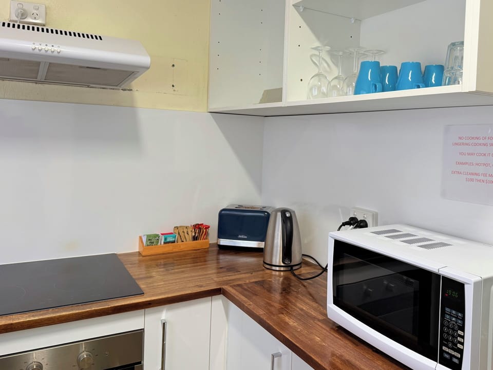 Leski Apartment No.5 | Private kitchen | Fridge, microwave, stovetop, coffee/tea maker