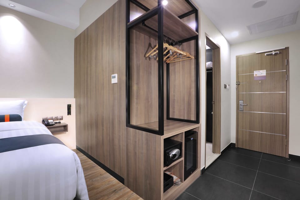 Deluxe Room | Premium bedding, in-room safe, desk, soundproofing
