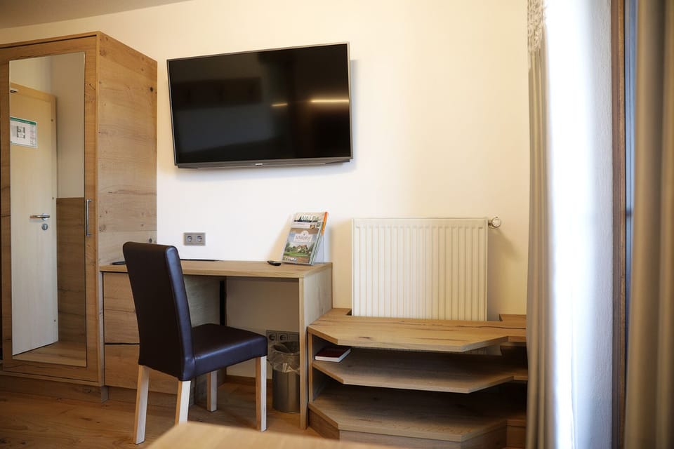Comfort Single Room | Minibar, in-room safe, free WiFi, bed sheets