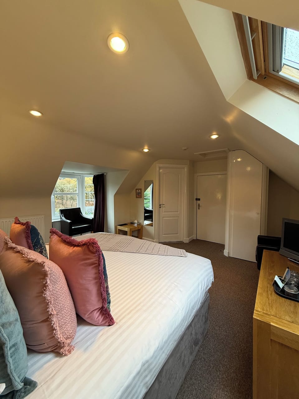 Double Room (8) | Egyptian cotton sheets, premium bedding, desk, blackout drapes