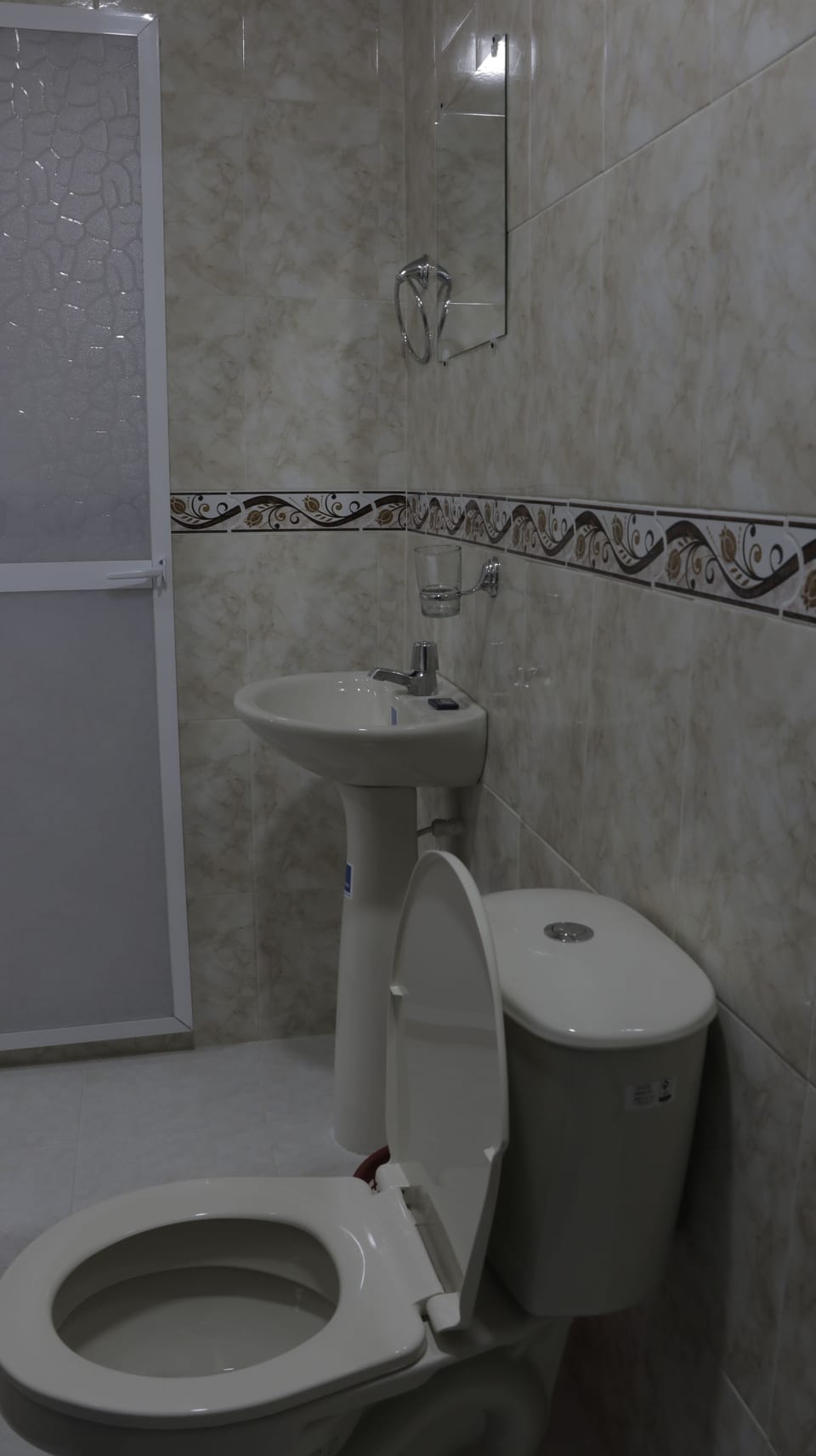 Basic Double Room | Bathroom | Bidet, towels, soap, toilet paper