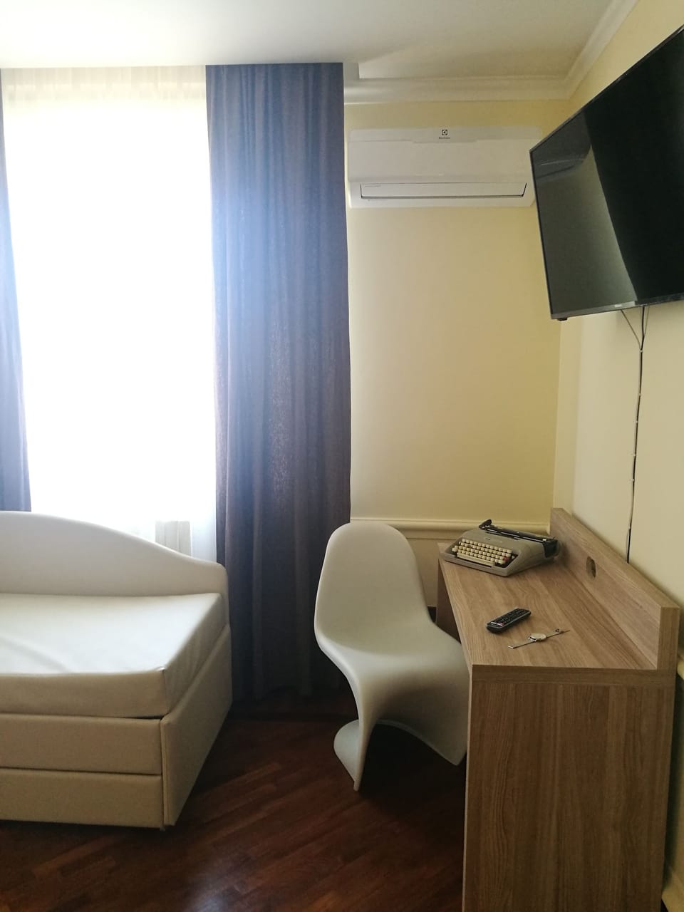 Deluxe Quadruple Room, Sea View | Minibar, individually decorated, individually furnished, desk
