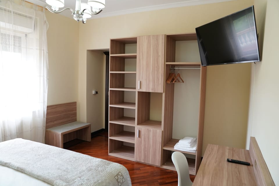 Comfort Double or Twin Room | Minibar, individually decorated, individually furnished, desk