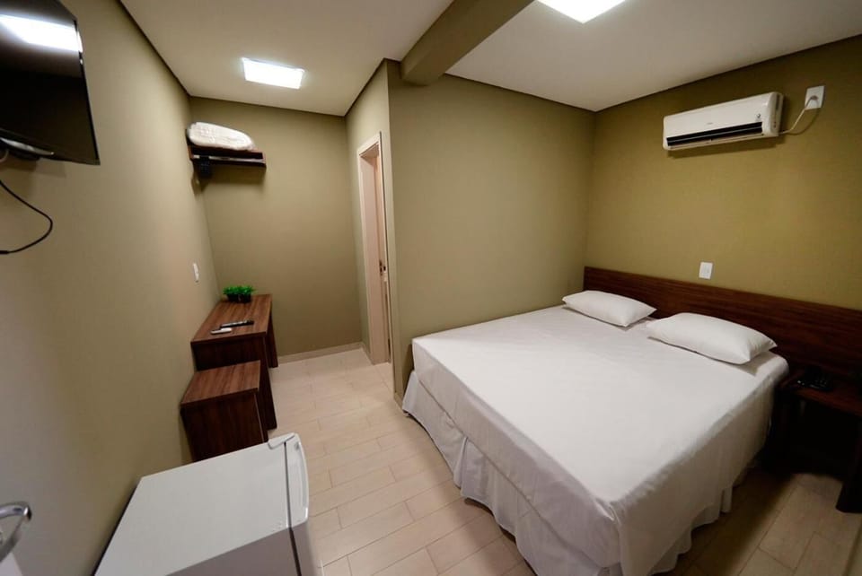Minibar, blackout drapes, free WiFi, bed sheets
