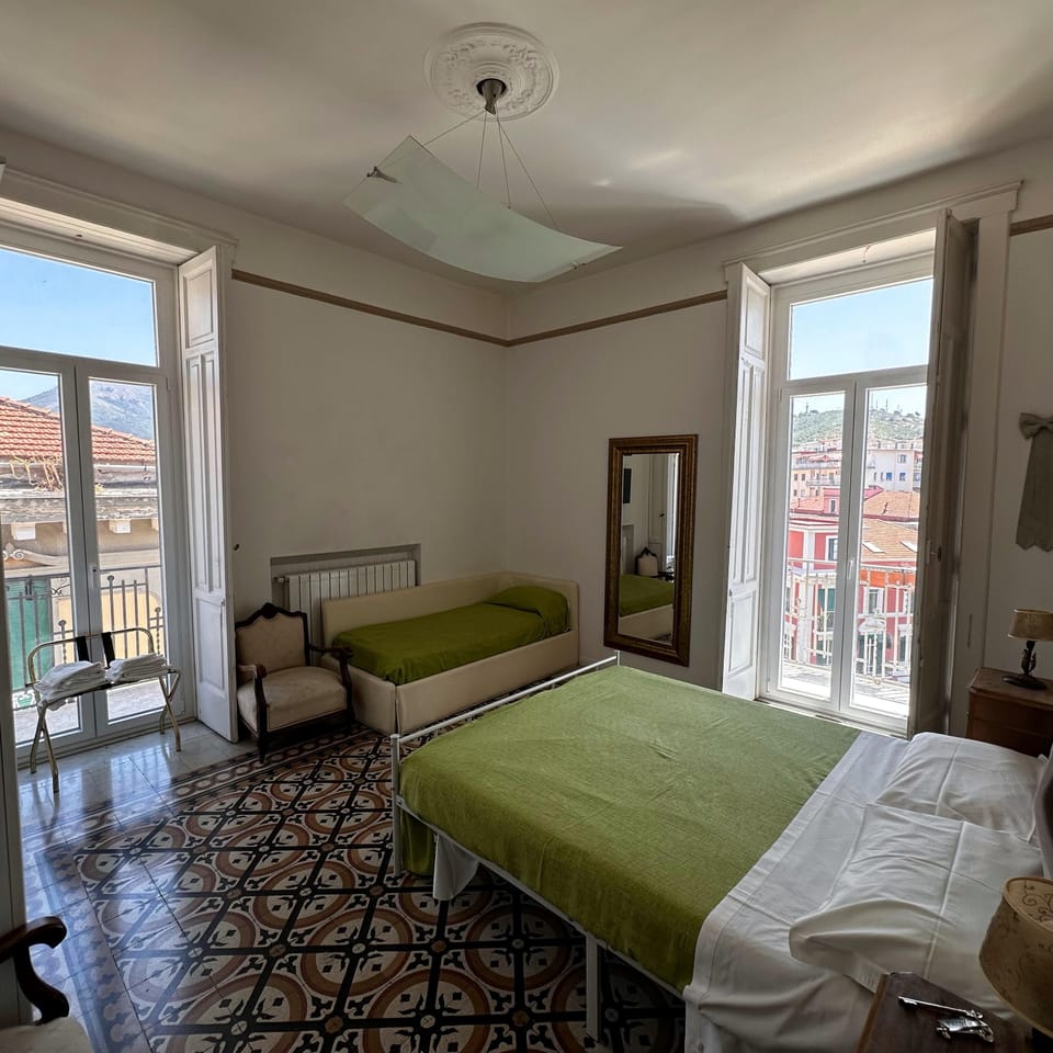 Comfort Triple Room, Ensuite, City View | Hypo-allergenic bedding, free WiFi, bed sheets