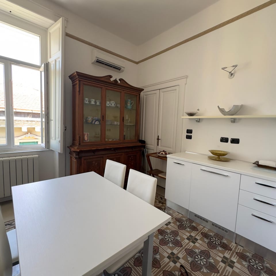 32-inch flat-screen TV with digital channels, TV