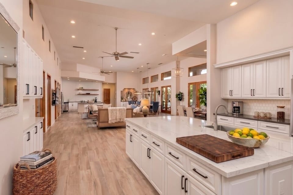 [Main Kitchen] Fully equipped kitchen with large island and double ovens